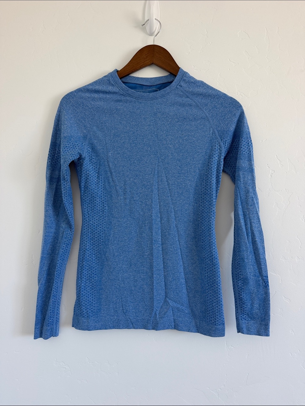 FIGS Slim Salta Seamless Long Sleeve Underscrub Women’s XS Blue Performance Top